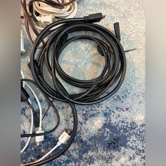 Assorted Electronic Cables Bundle - Picture 9 of 13